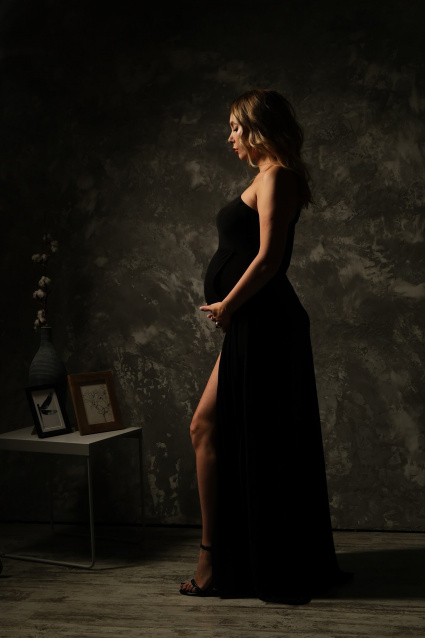 Заказать фотосессию для беременных в студии от компании Fashion Box в Челябинске
 – фото № 10