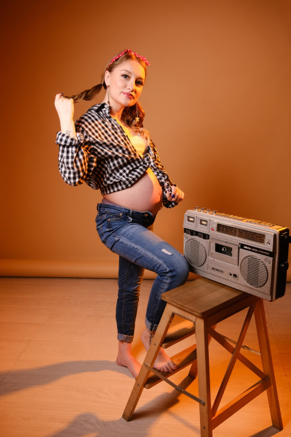 Заказать фотосессию для беременных в студии от компании Fashion Box в Челябинске
 – фото № 35