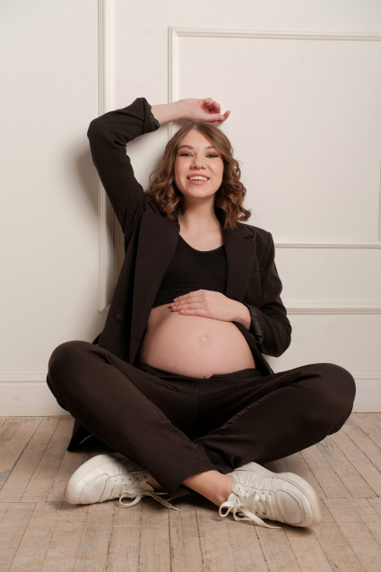 Заказать фотосессию для беременных в студии от компании Fashion Box в Челябинске
 – фото № 22