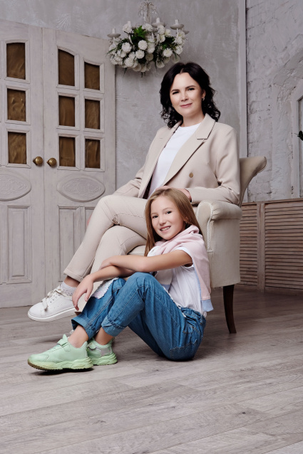 Заказать семейную фотосессию в студии с детьми сеть в Челябинске от фотостудии Fashion Box

 – фото № 8