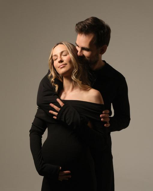 Заказать фотосессию для беременных в студии от компании Fashion Box в Челябинске
 – фото № 3