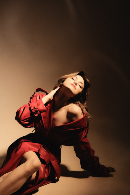 Заказать индивидуальную фотосессию в 2-х образах в Челябинске по отличным ценам от компании Fashion Box

 – фото № 30