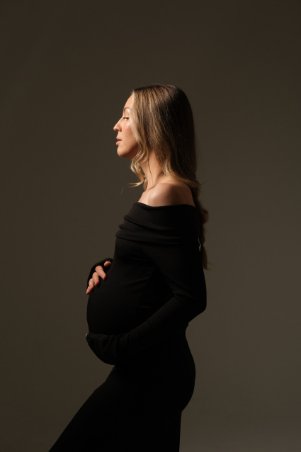 Заказать фотосессию для беременных в студии от компании Fashion Box в Челябинске
 – фото № 11