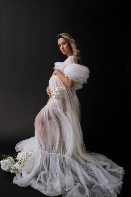 Заказать фотосессию для беременных в студии от компании Fashion Box в Челябинске
 – фото № 7