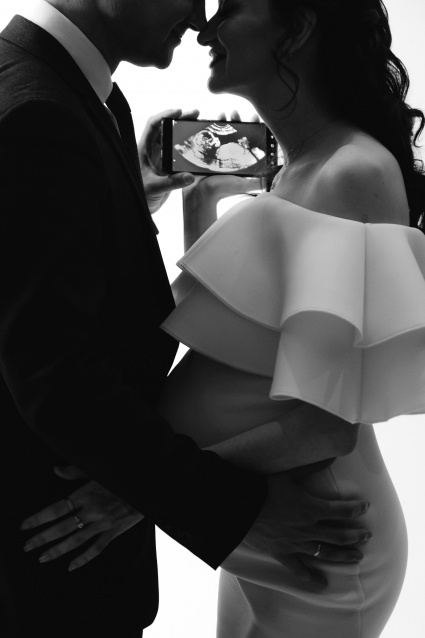 Заказать фотосессию для беременных в студии от компании Fashion Box в Челябинске
 – фото № 5