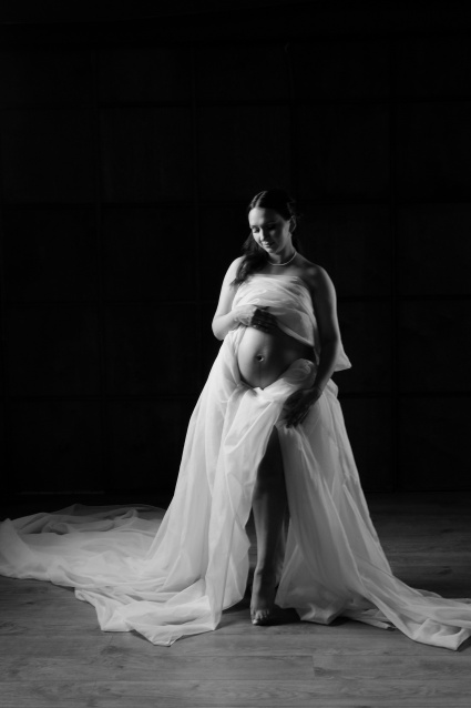 Заказать фотосессию для беременных в студии от компании Fashion Box в Челябинске
 – фото № 8