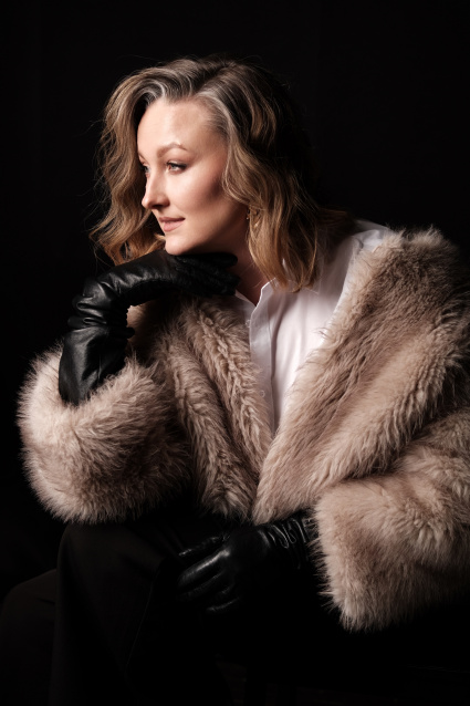 Заказать индивидуальную фотосессию в 2-х образах в Челябинске по отличным ценам от компании Fashion Box

 – фото № 13