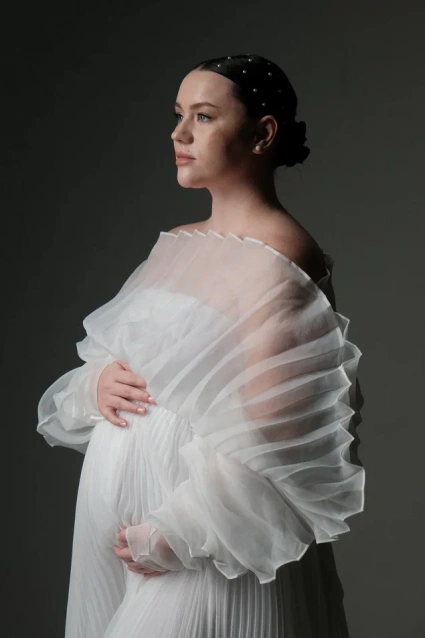 Заказать фотосессию для беременных в студии от компании Fashion Box в Челябинске
 – фото № 8