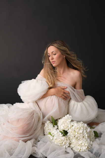 Заказать фотосессию для беременных в студии от компании Fashion Box в Челябинске
 – фото № 14