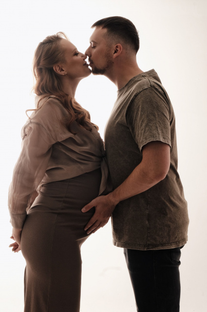 Заказать фотосессию для беременных в студии от компании Fashion Box в Челябинске
 – фото № 16