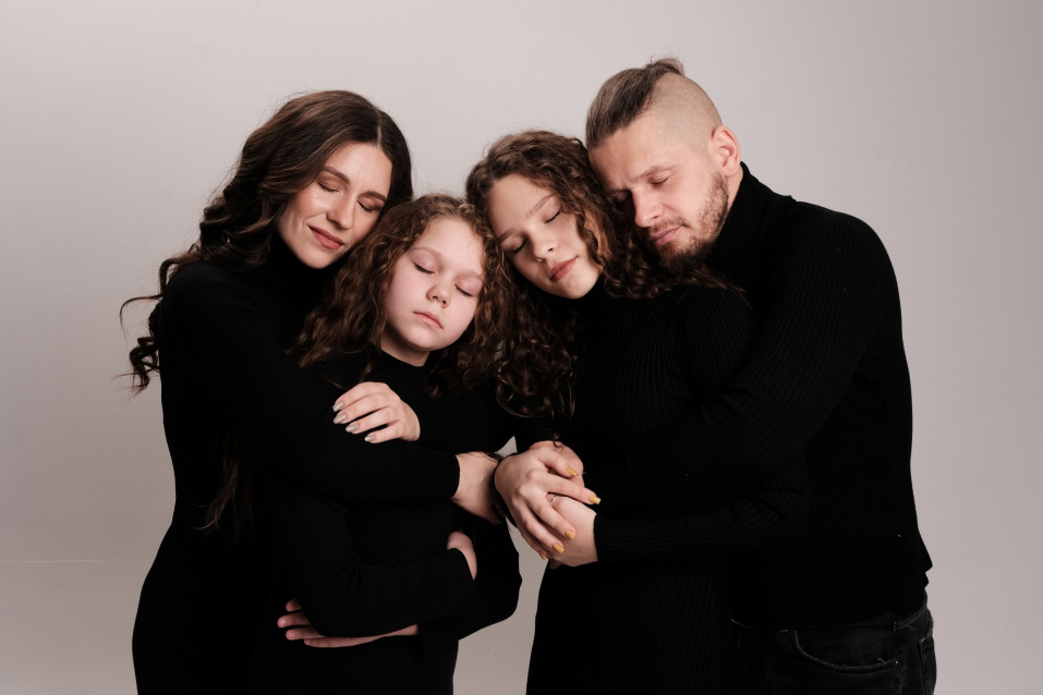 Заказать семейную фотосессию в студии с детьми сеть в Челябинске от фотостудии Fashion Box

 – фото № 25