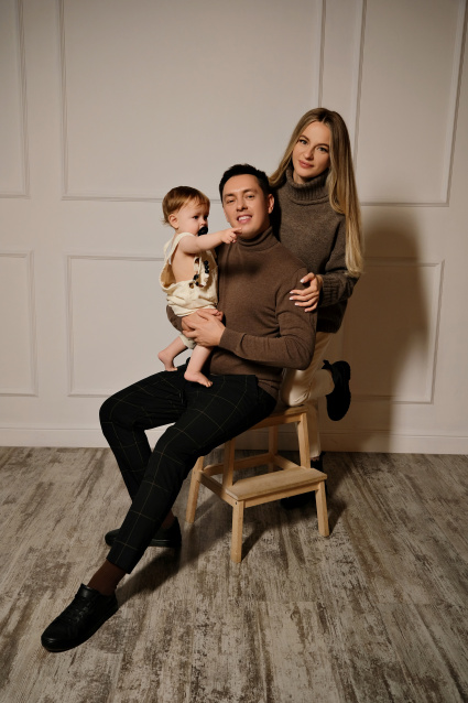 Заказать семейную фотосессию в студии с детьми сеть в Челябинске от фотостудии Fashion Box

 – фото № 7