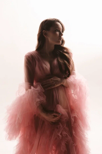 Заказать фотосессию для беременных в студии от компании Fashion Box в Челябинске
 – фото № 22