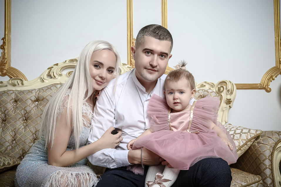 Заказать семейную фотосессию в студии с детьми сеть в Челябинске от фотостудии Fashion Box

 – фото № 23