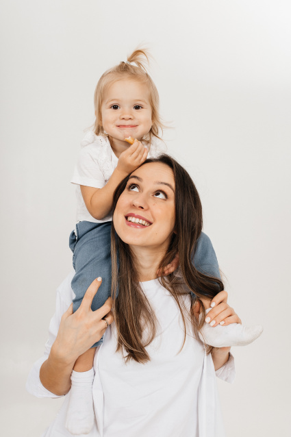 Заказать семейную фотосессию в студии с детьми сеть в Челябинске от фотостудии Fashion Box

 – фото № 21