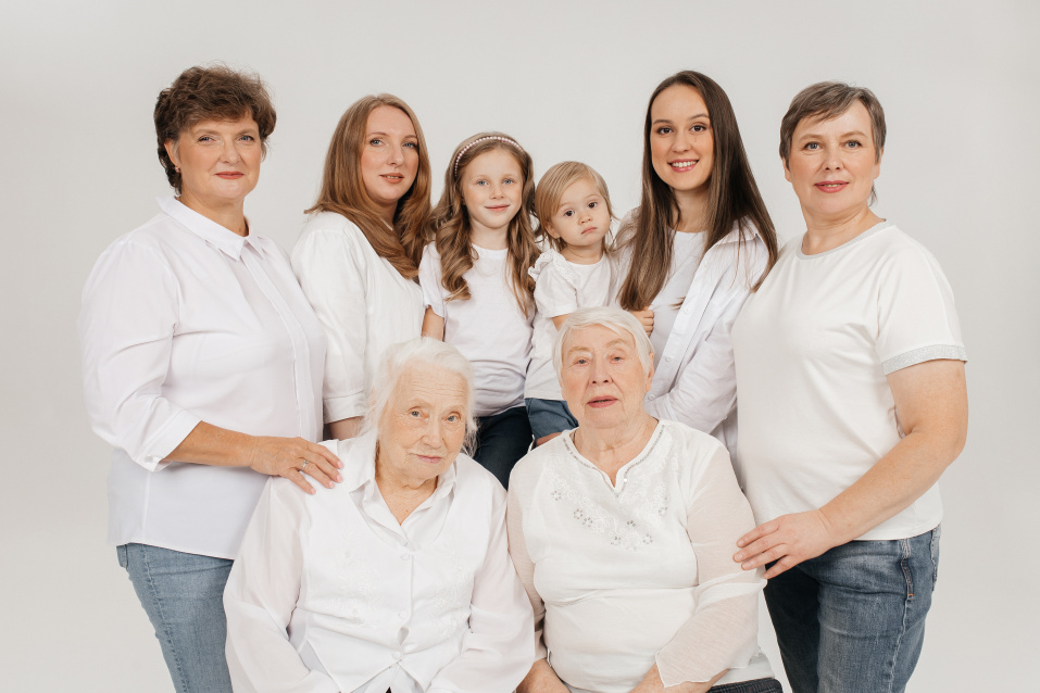 Заказать семейную фотосессию в студии с детьми сеть в Челябинске от фотостудии Fashion Box

 – фото № 38