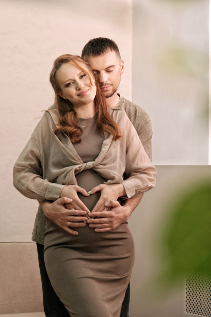 Заказать фотосессию для беременных в студии от компании Fashion Box в Челябинске
 – фото № 4