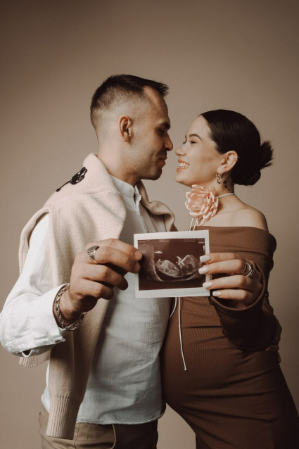 Заказать фотосессию для беременных в студии от компании Fashion Box в Челябинске
 – фото № 15