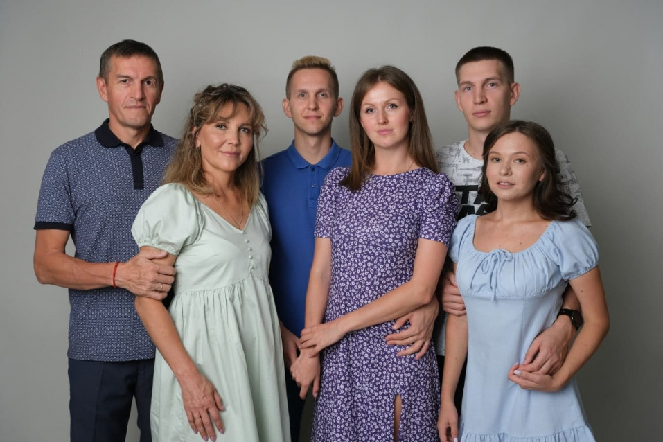 Заказать семейную фотосессию в студии с детьми сеть в Челябинске от фотостудии Fashion Box

 – фото № 13