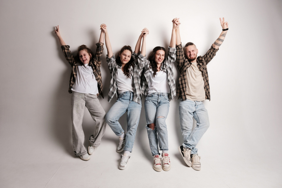 Заказать семейную фотосессию в студии с детьми сеть в Челябинске от фотостудии Fashion Box

 – фото № 24