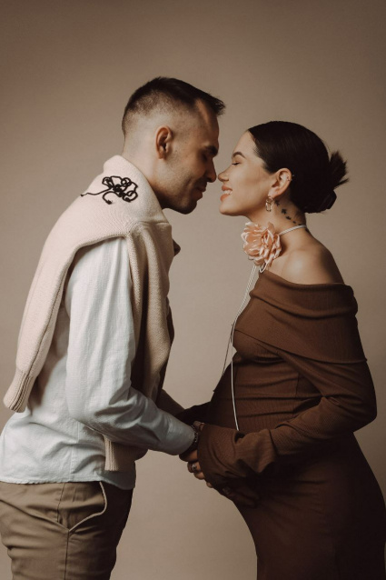 Заказать фотосессию для беременных в студии от компании Fashion Box в Челябинске
 – фото № 20