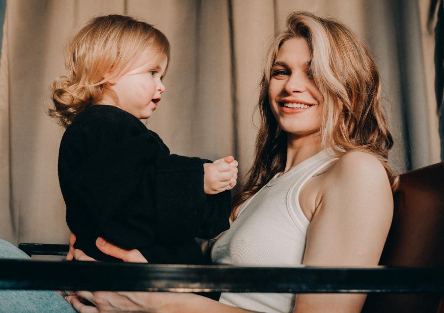 Заказать семейную фотосессию в студии с детьми сеть в Челябинске от фотостудии Fashion Box

 – фото № 5