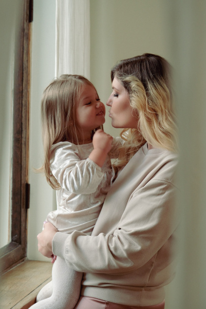 Заказать семейную фотосессию в студии с детьми сеть в Челябинске от фотостудии Fashion Box

 – фото № 19