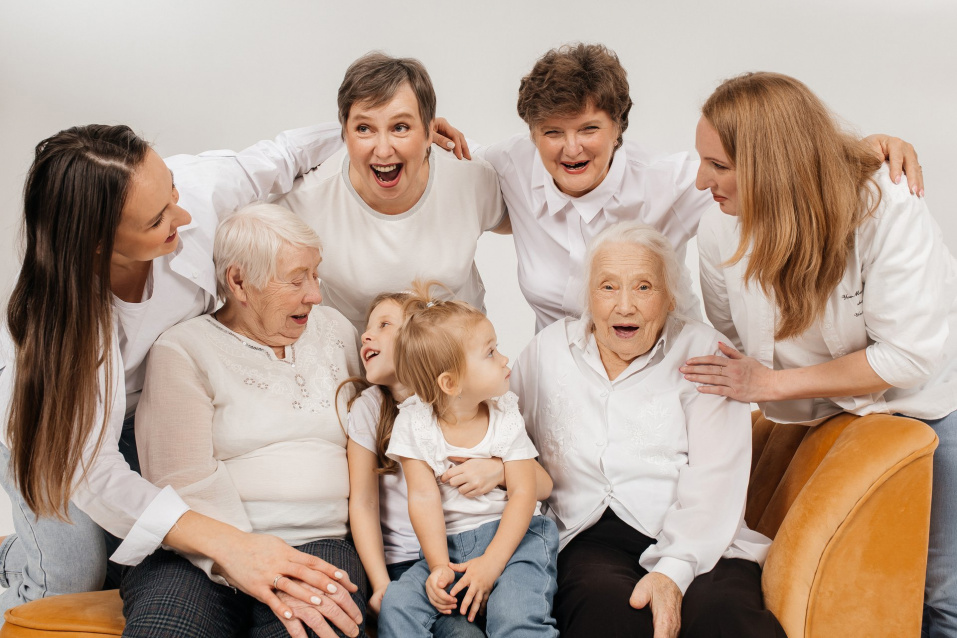 Заказать семейную фотосессию в студии с детьми сеть в Челябинске от фотостудии Fashion Box

 – фото № 28