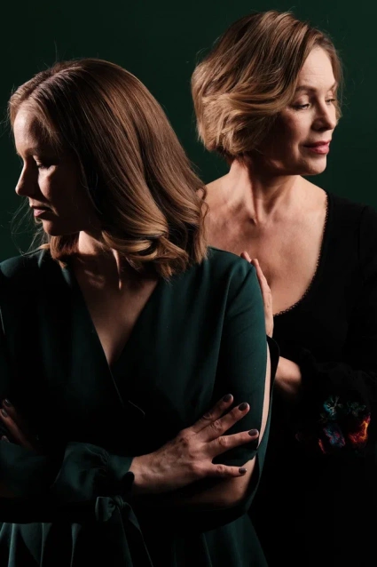 Заказать фотосессию для 2-х подруг в студии сеть в Челябинске от фотостудии Fashion Box
 – фото № 4