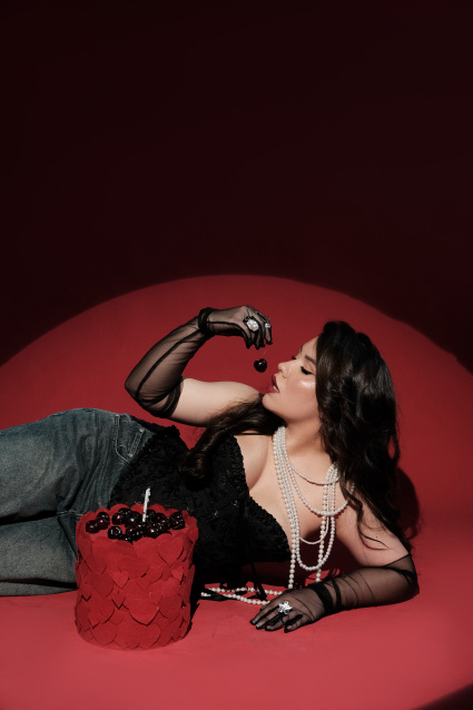 Заказать фотосессию в студии для именинника от сети фотостудий Fashion Box в Челябинске 

 – фото № 3