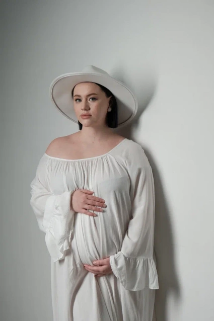 Заказать фотосессию для беременных в студии от компании Fashion Box в Челябинске
 – фото № 9