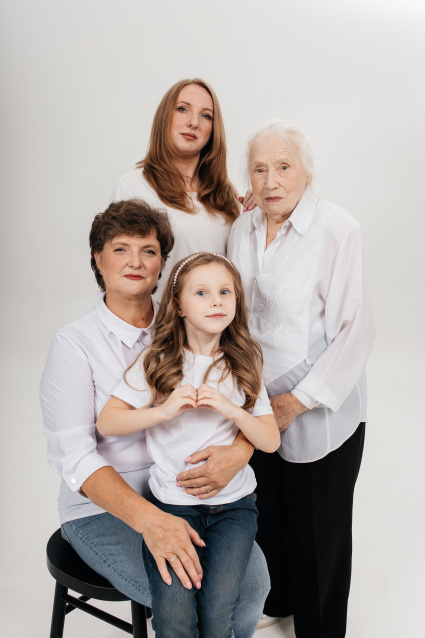Заказать семейную фотосессию в студии с детьми сеть в Челябинске от фотостудии Fashion Box

 – фото № 35