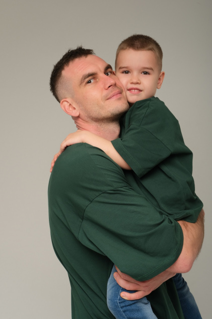 Заказать семейную фотосессию в студии с детьми сеть в Челябинске от фотостудии Fashion Box

 – фото № 3